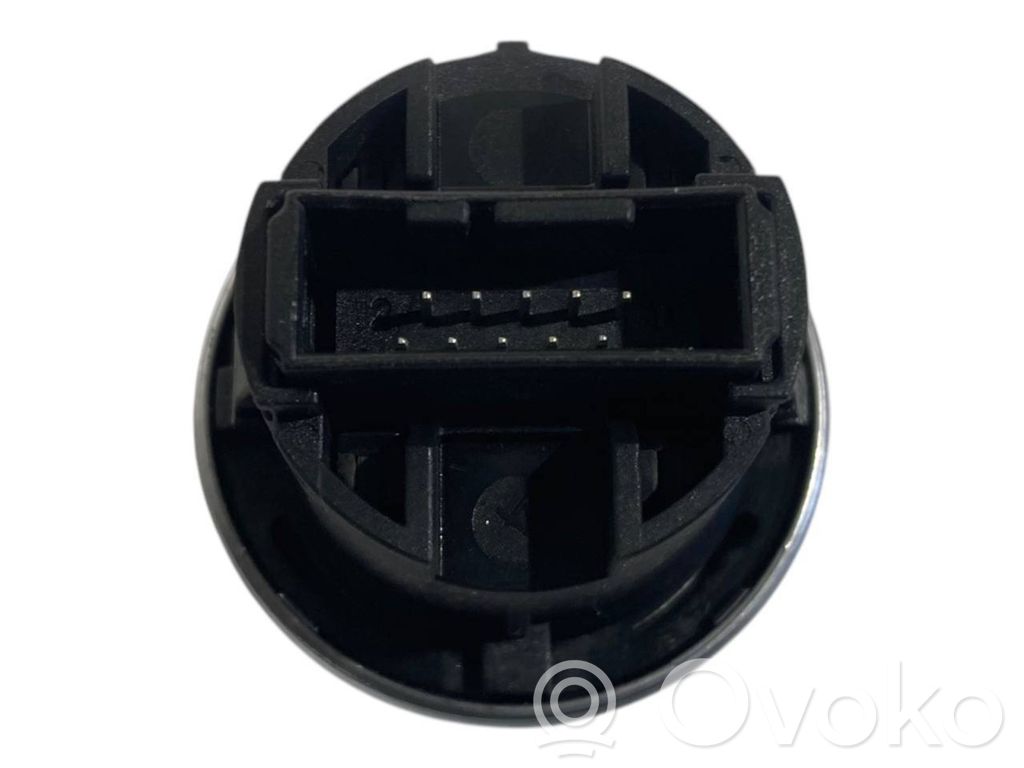 Automašīnas aizdedzes un startera slēdzis