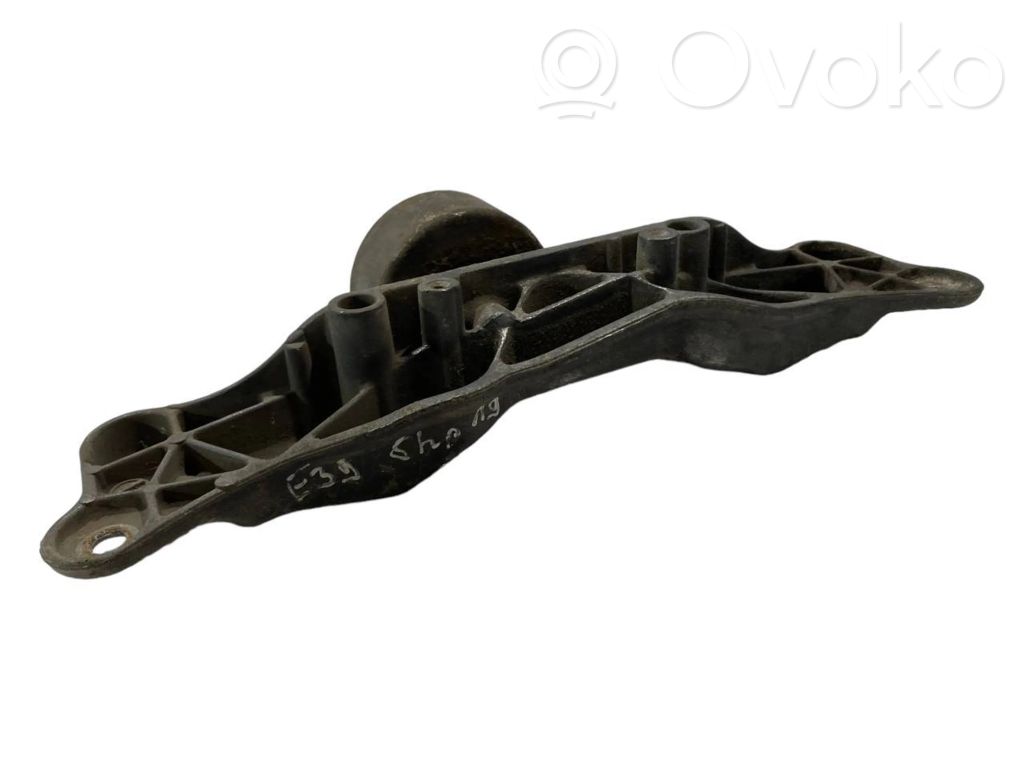 Transmission mounting bracket