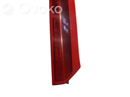 Aizmugurējais lukturis virsbūvē