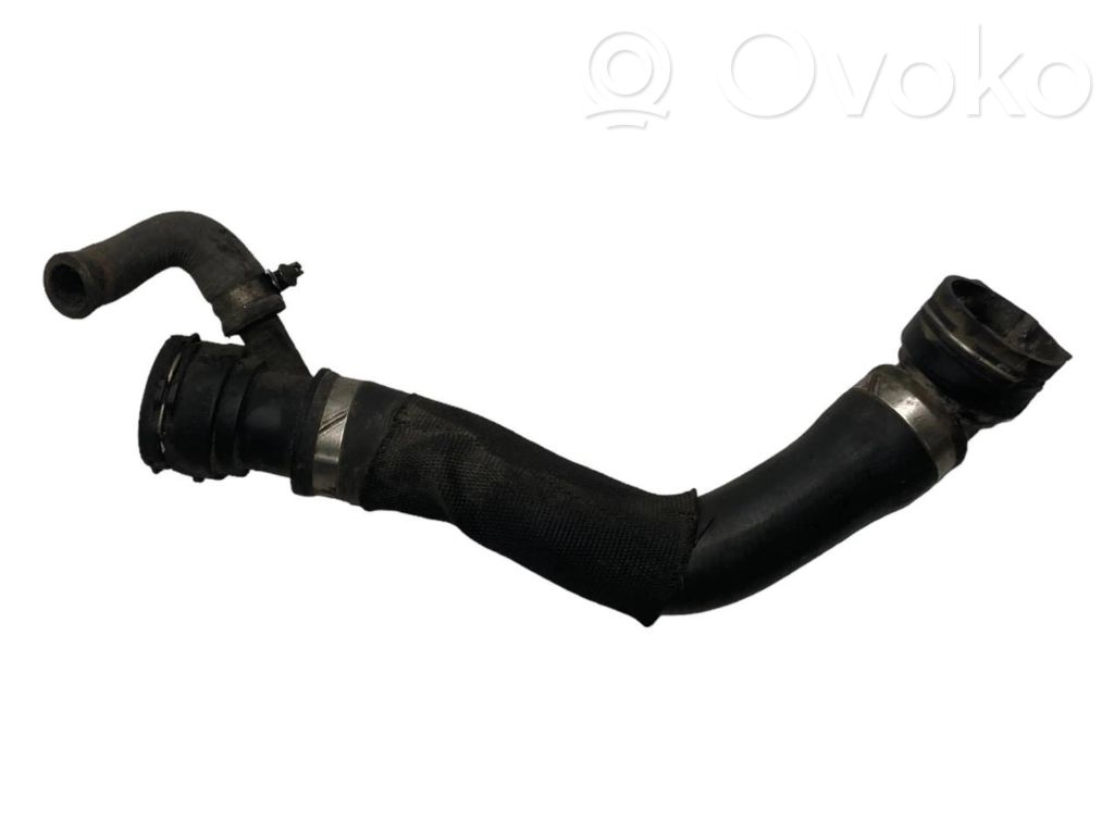 Caurulīte (-es) / šļūtene (-es)