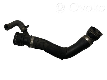 Caurulīte (-es) / šļūtene (-es)