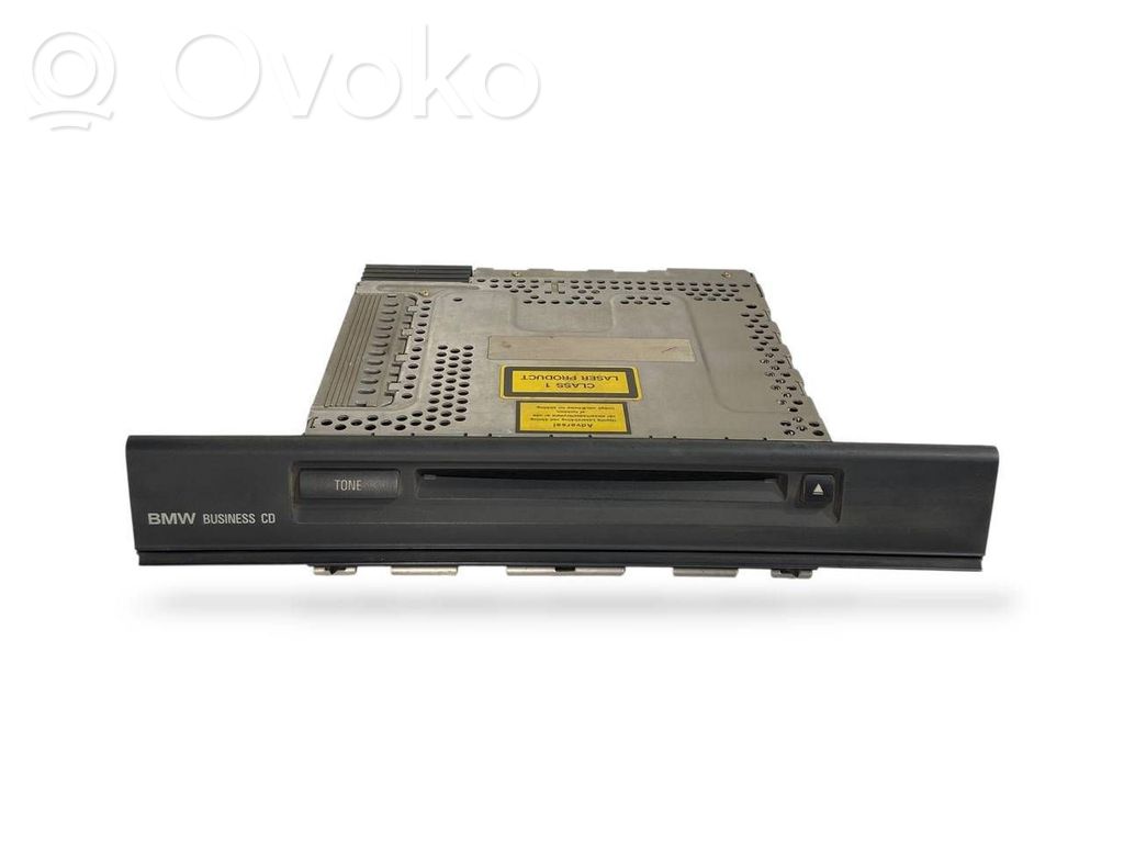 Radio / CD/DVD atskaņotājs / navigācija