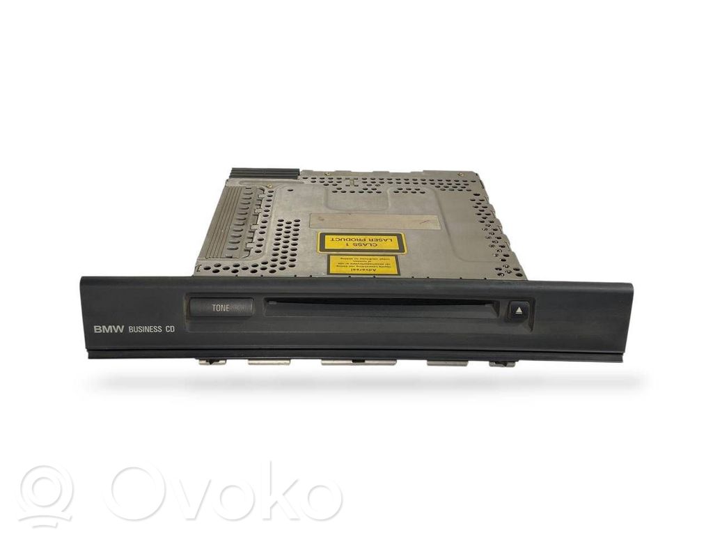 Radio / CD/DVD atskaņotājs / navigācija