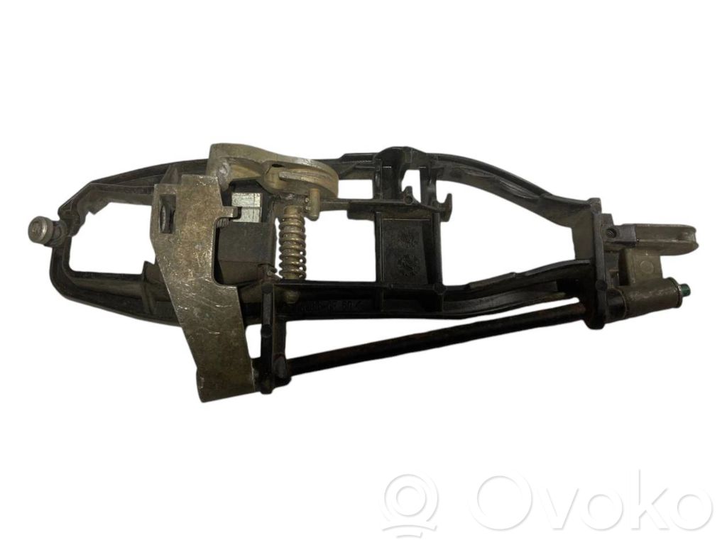 Aizmugurē turētājs / kronšteins ārējam atvēršanas rokturim