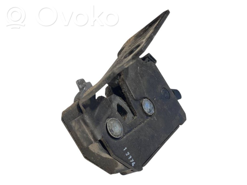 Aizmugurējā pārsega slēdzene