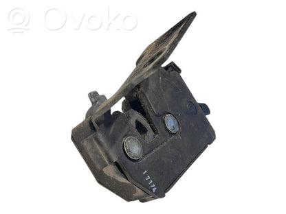 Aizmugurējā pārsega slēdzene