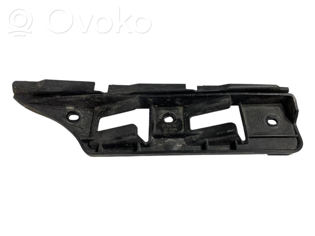 Priekšpusē bampera turētājs