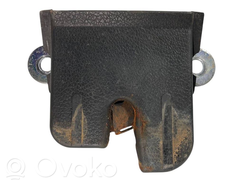 Aizmugurējā pārsega slēdzene