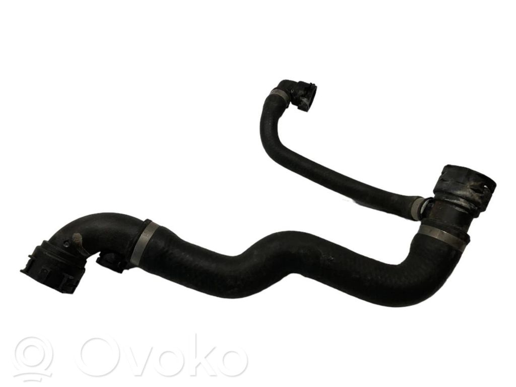 Caurulīte (-es) / šļūtene (-es)