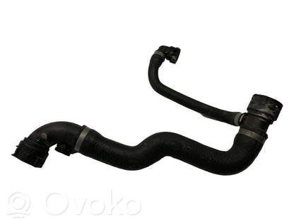 Caurulīte (-es) / šļūtene (-es)