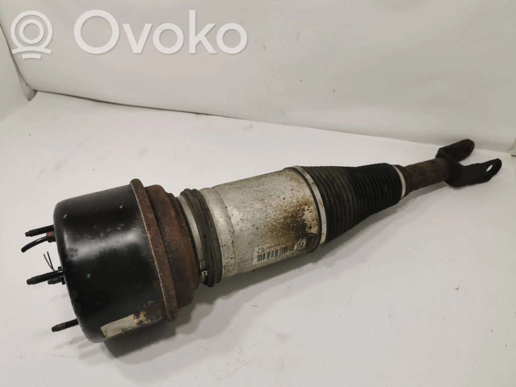 Priekšpusē gaisa amortizators ( pneimatiskā balstiekārta)