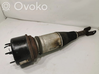 Priekšpusē gaisa amortizators ( pneimatiskā balstiekārta)