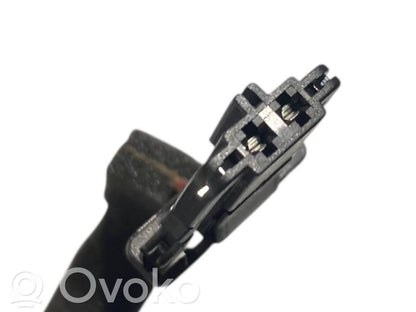 Augsto frekvenču skaļrunis (-i) priekšējās durvīs