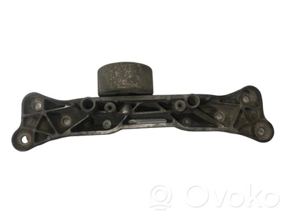 Transmission mounting bracket