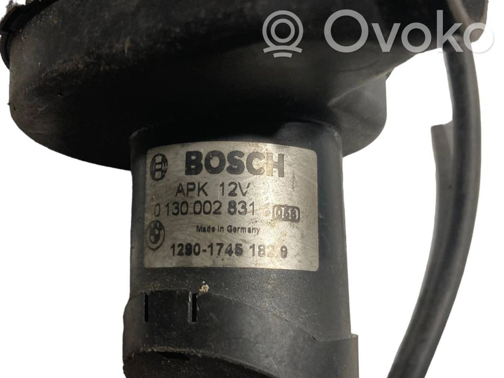 Dzinēja vadības bloka ventilators