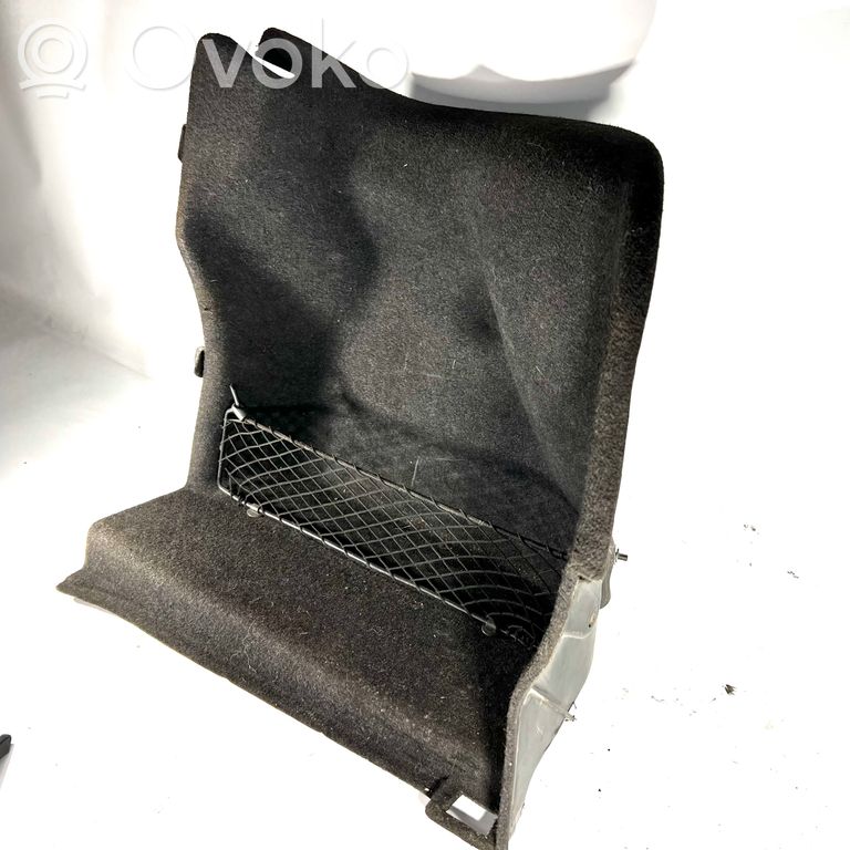 Bagāžnieka sānu apakšējās apdares panelis