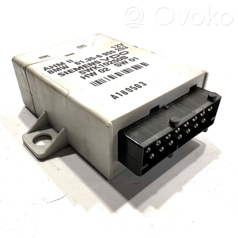 Piekabes āķa vadības bloks