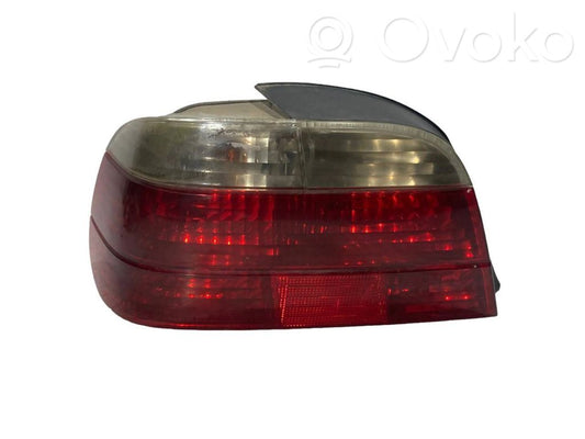 Задний фонарь в кузове