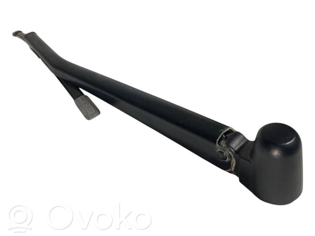 Aizmugurējā loga tīrītāja kājiņa