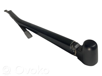 Aizmugurējā loga tīrītāja kājiņa