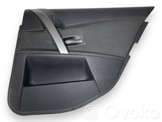 Apšuvums aizmugurējām durvīm