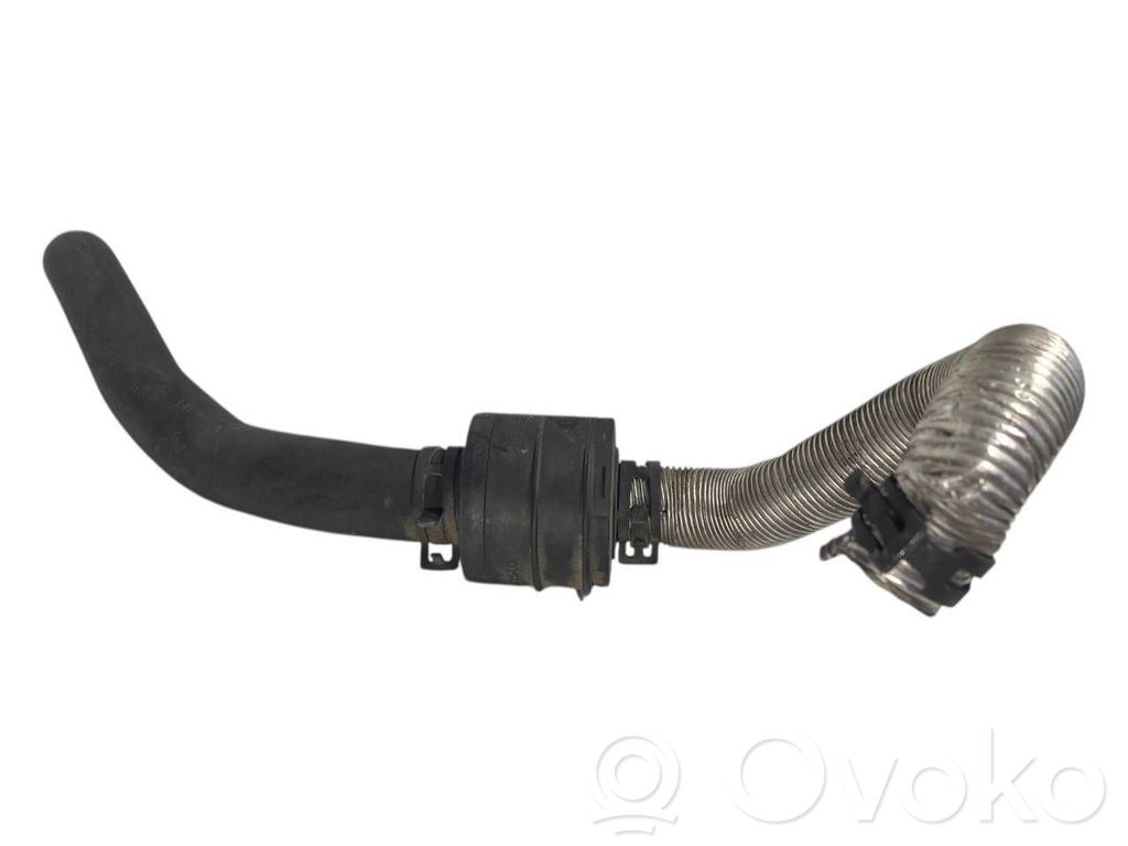 Caurulīte (-es) / šļūtene (-es)