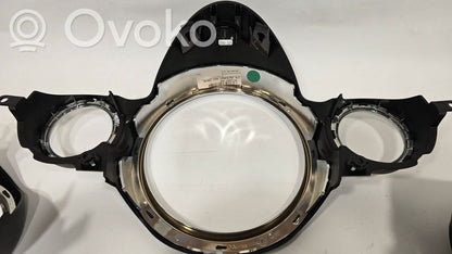 Paneļa dekoratīvās apdares vairogs (centrālais)