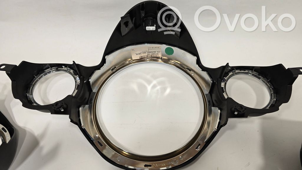 Paneļa dekoratīvās apdares vairogs (centrālais)