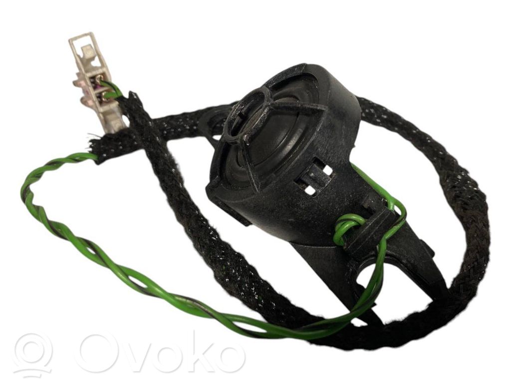 Augsto frekvenču skaļrunis (-i) priekšējās durvīs