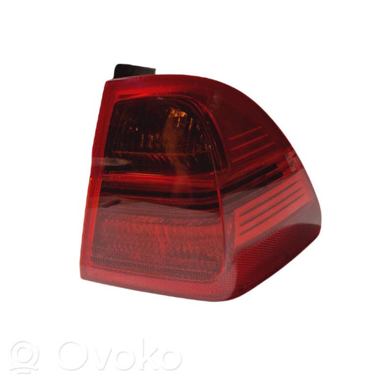 Задний фонарь в кузове