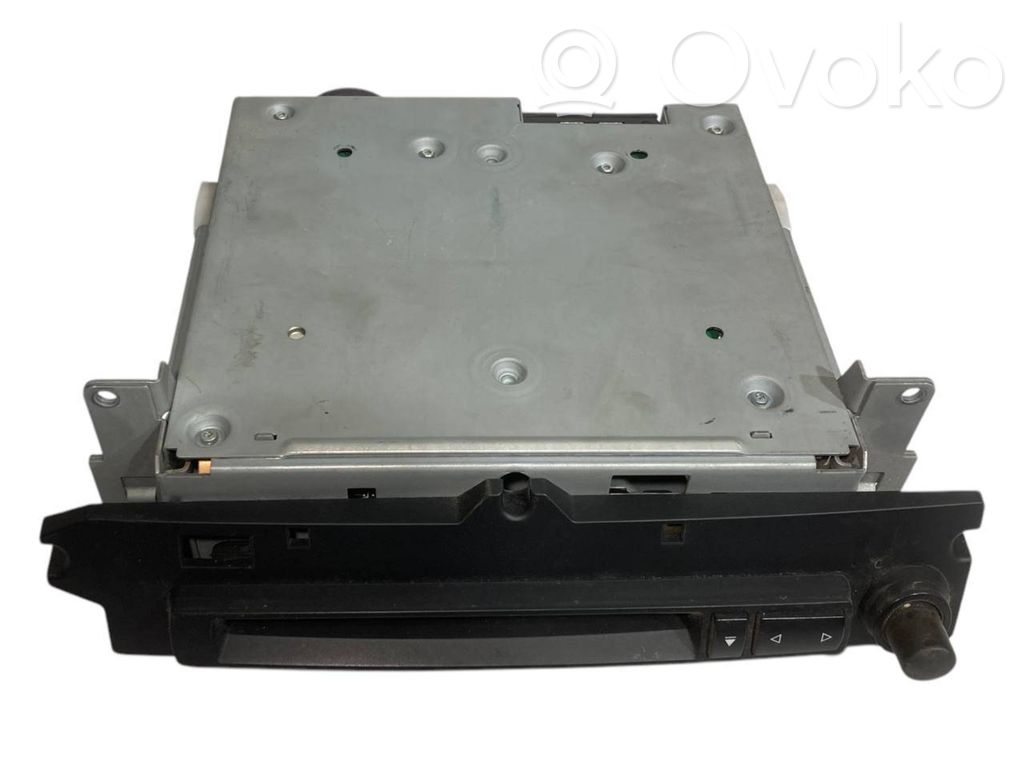 Radio / CD/DVD atskaņotājs / navigācija