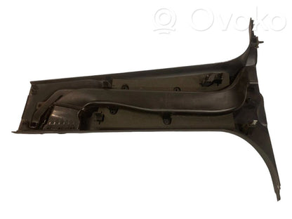 (B) statņa dekoratīvā apdare (apakšdaļa)