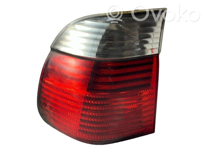 Aizmugurējais lukturis virsbūvē