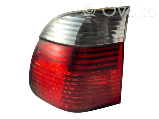 Aizmugurējais lukturis virsbūvē