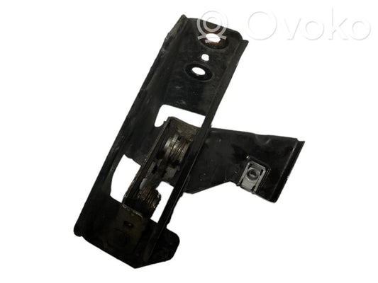 Замок капота двигателя