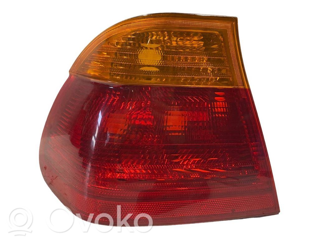 Aizmugurējais lukturis virsbūvē