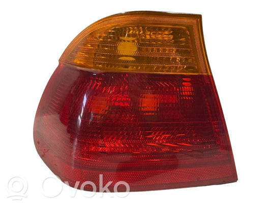 Задний фонарь в кузове