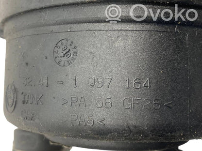 Stūres pastiprinātāja šķidruma tvertne