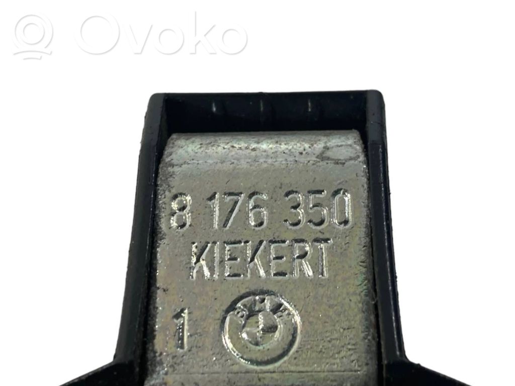 Aizmugurē slēdzenes cilpa