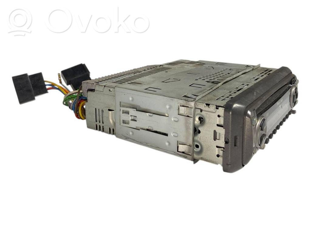 Radio / CD/DVD atskaņotājs / navigācija