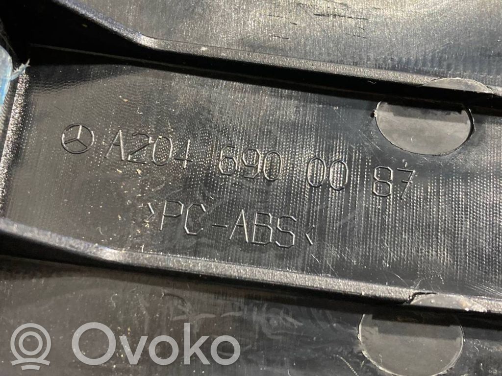 Bagāžnieka sliekšņa dekoratīvā apdare