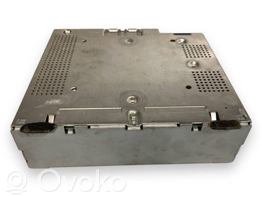 Radio / CD/DVD atskaņotājs / navigācija