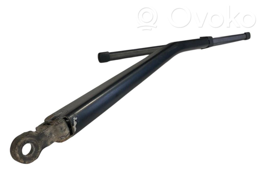 Rear window wiper arm