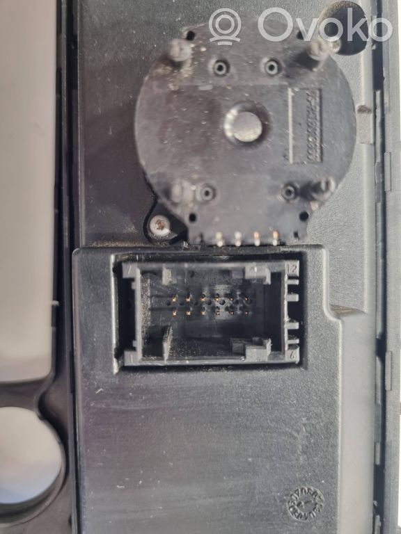 Gaisa kondicioniera / klimata kontroles / salona apsildes vadības bloks (salonā)