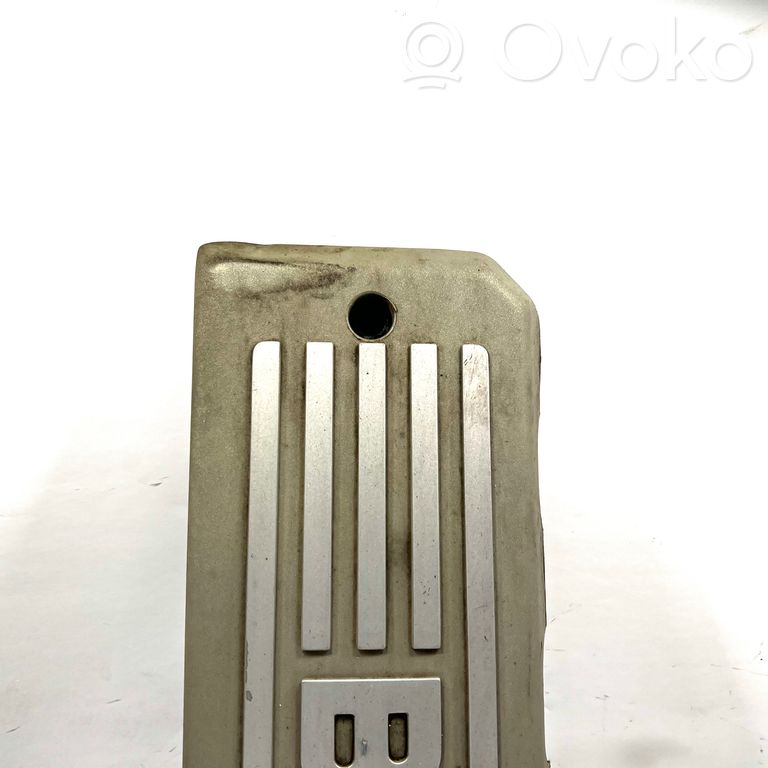 Крышка двигателя (декоративная отделка)