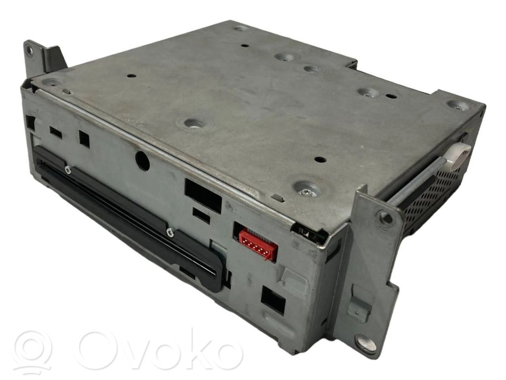 Radio / CD/DVD atskaņotājs / navigācija