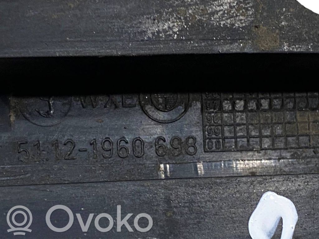 Rear bumper mounting bracket