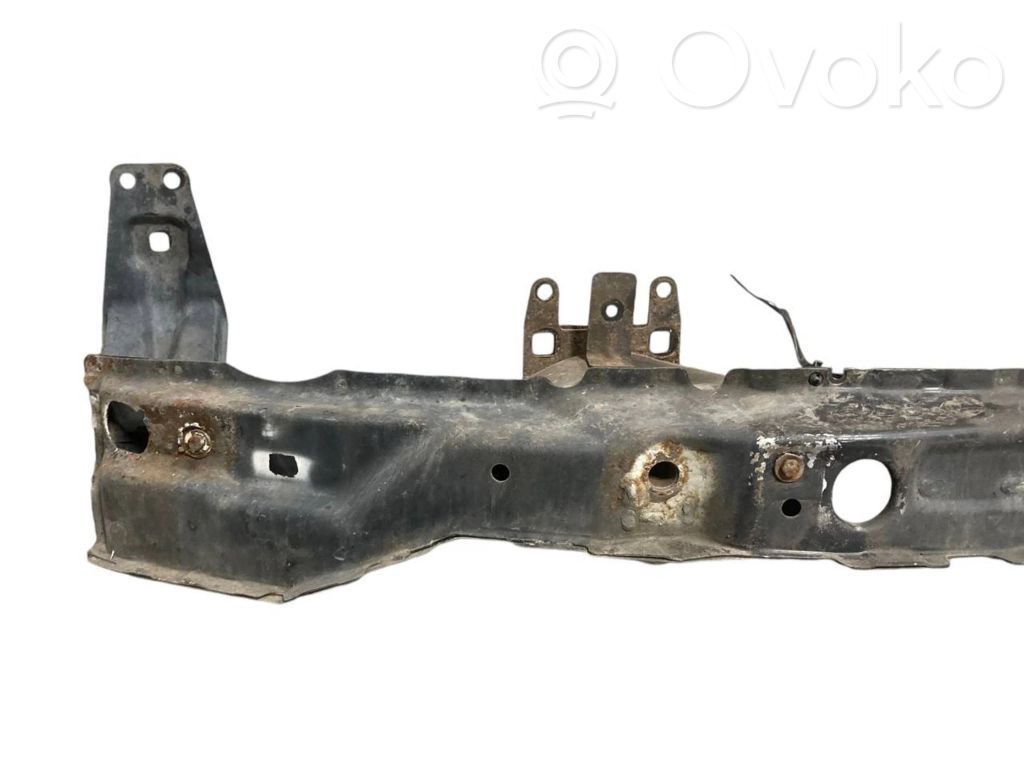 Priekšpusē bampera sija / balka