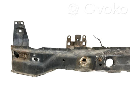 Priekšpusē bampera sija / balka