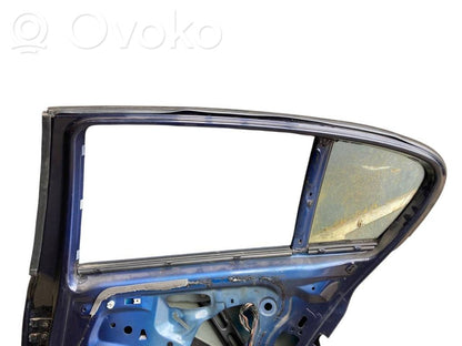 Aizmugurējās durvis